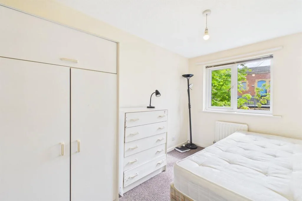 2 bedroom detached house for rent