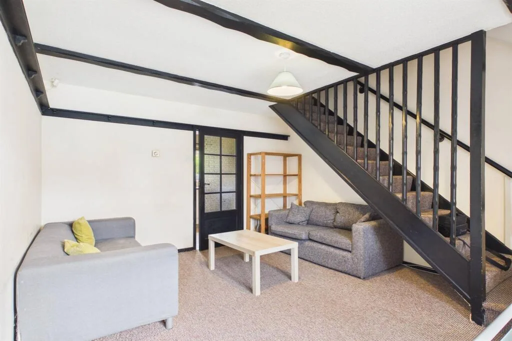 2 bedroom detached house for rent