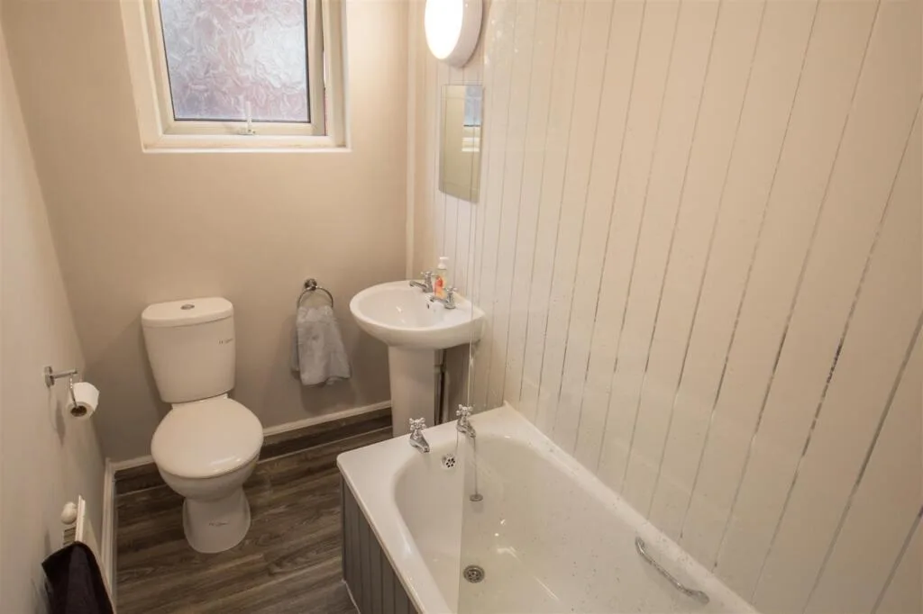 5 bedroom terraced house for rent