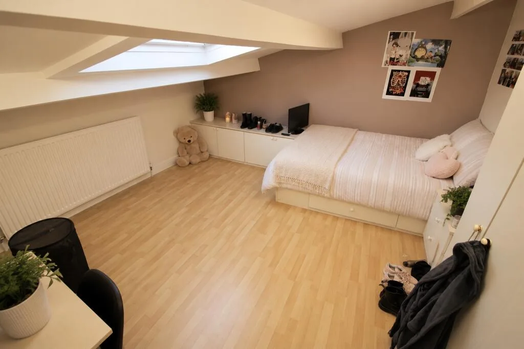 5 bedroom terraced house for rent