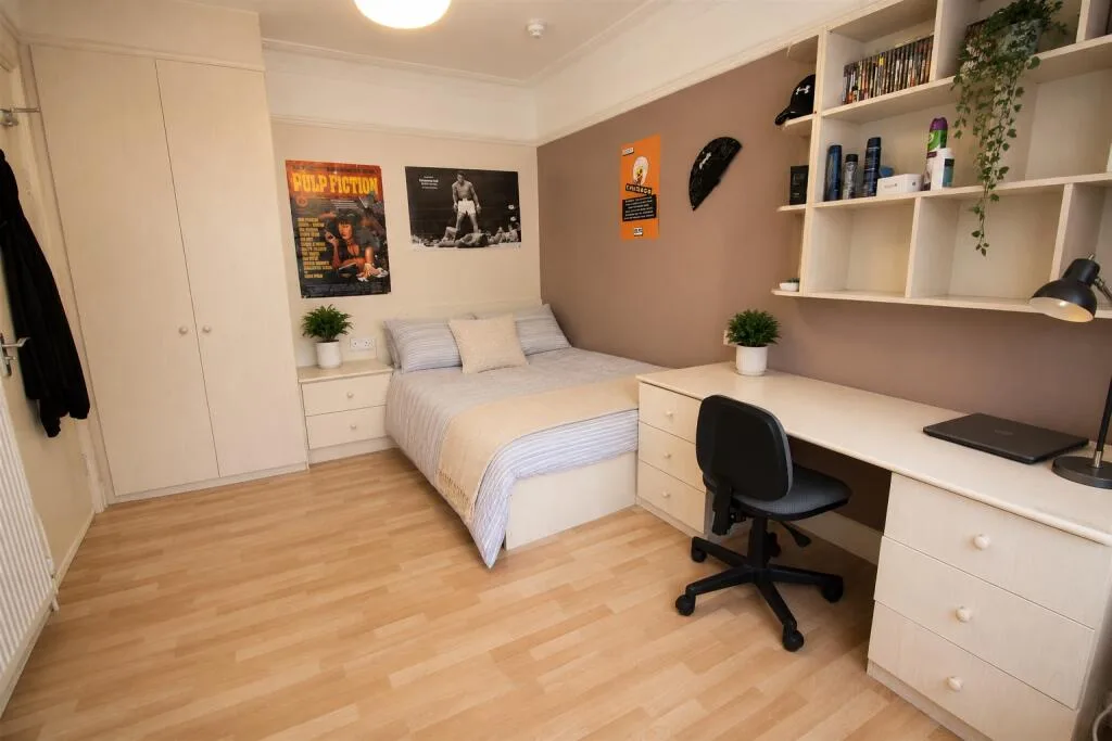 5 bedroom terraced house for rent