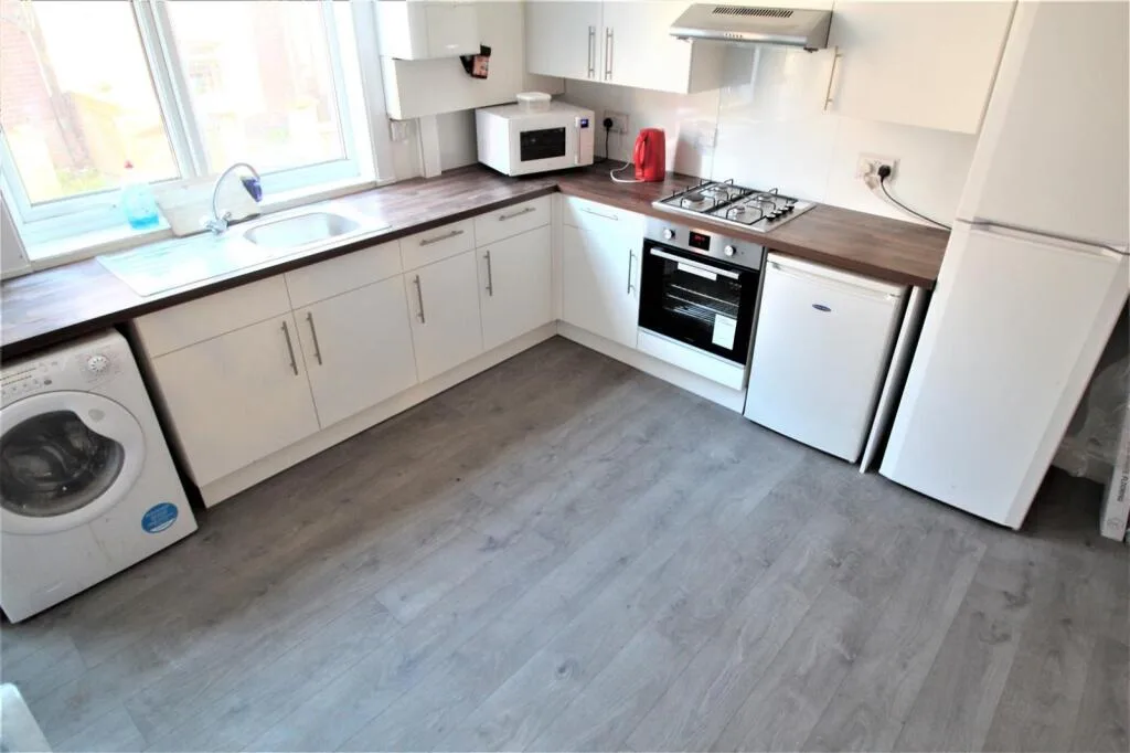 5 bedroom terraced house for rent
