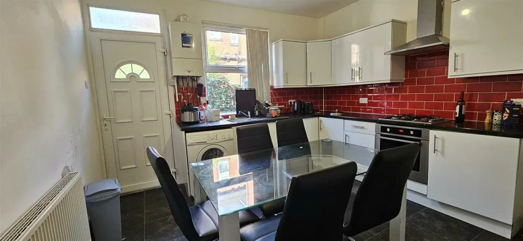 5 bedroom house for rent