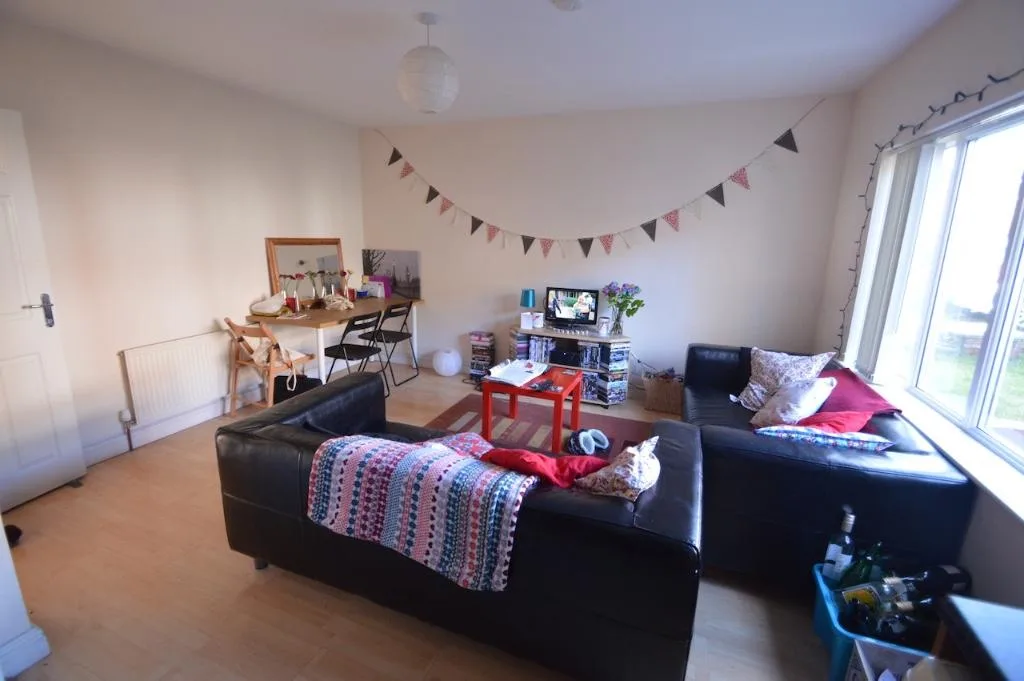 3 bedroom semi-detached house for rent