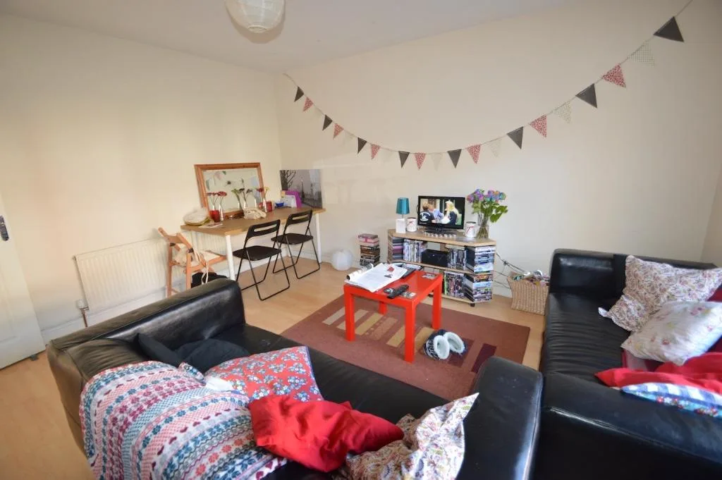 3 bedroom semi-detached house for rent