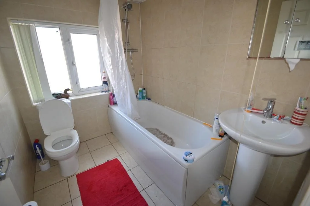 3 bedroom semi-detached house for rent