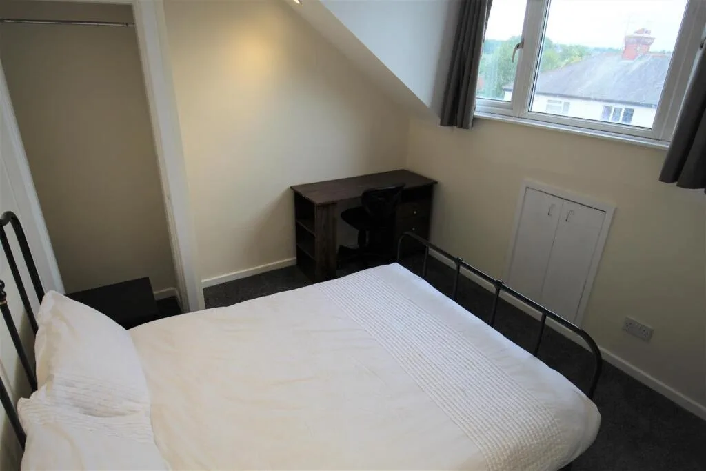 5 bedroom terraced house for rent