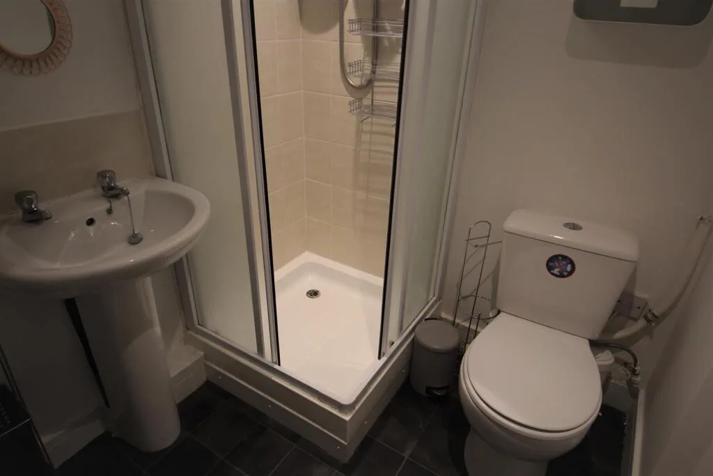 5 bedroom terraced house for rent