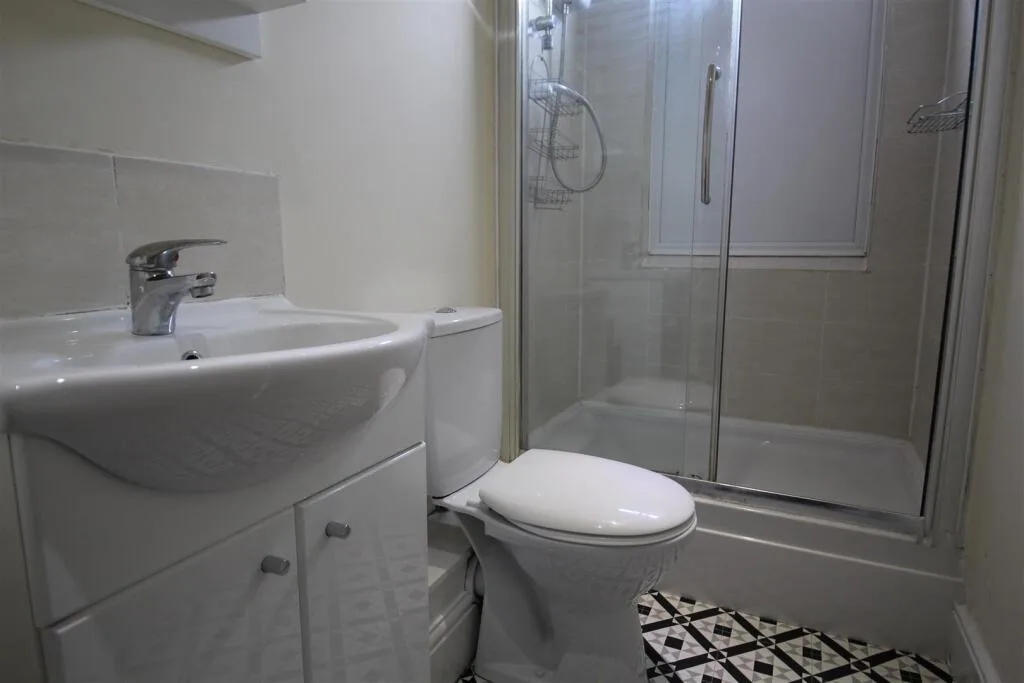 5 bedroom terraced house for rent