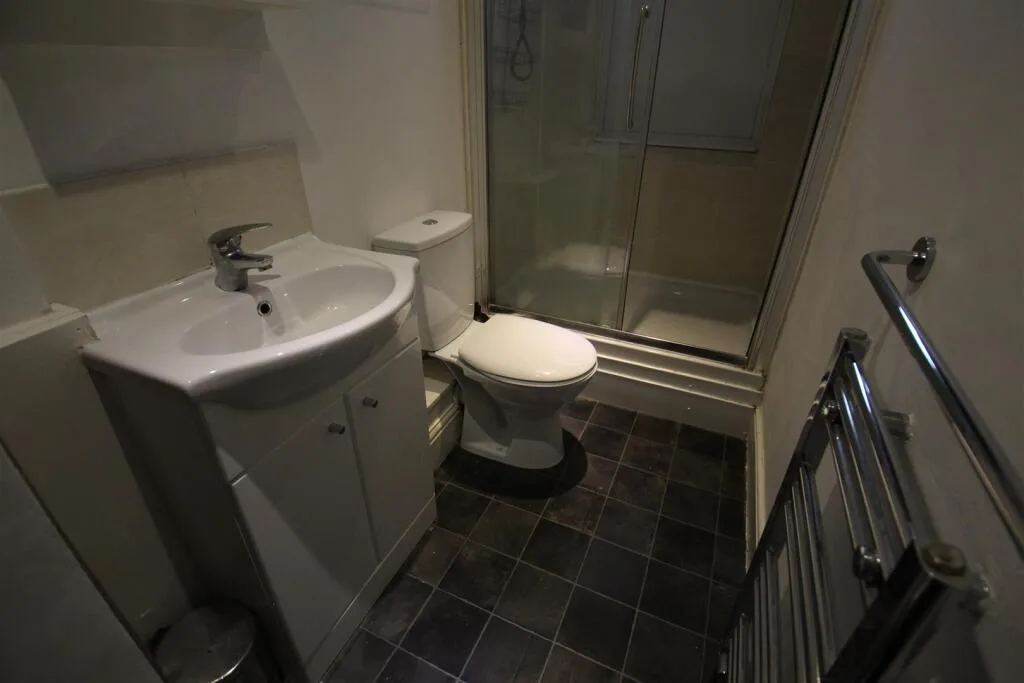 5 bedroom terraced house for rent