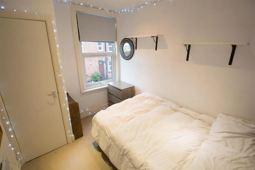 5 bedroom terraced house for rent