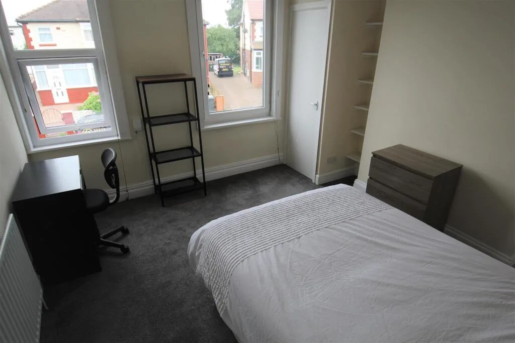 5 bedroom terraced house for rent
