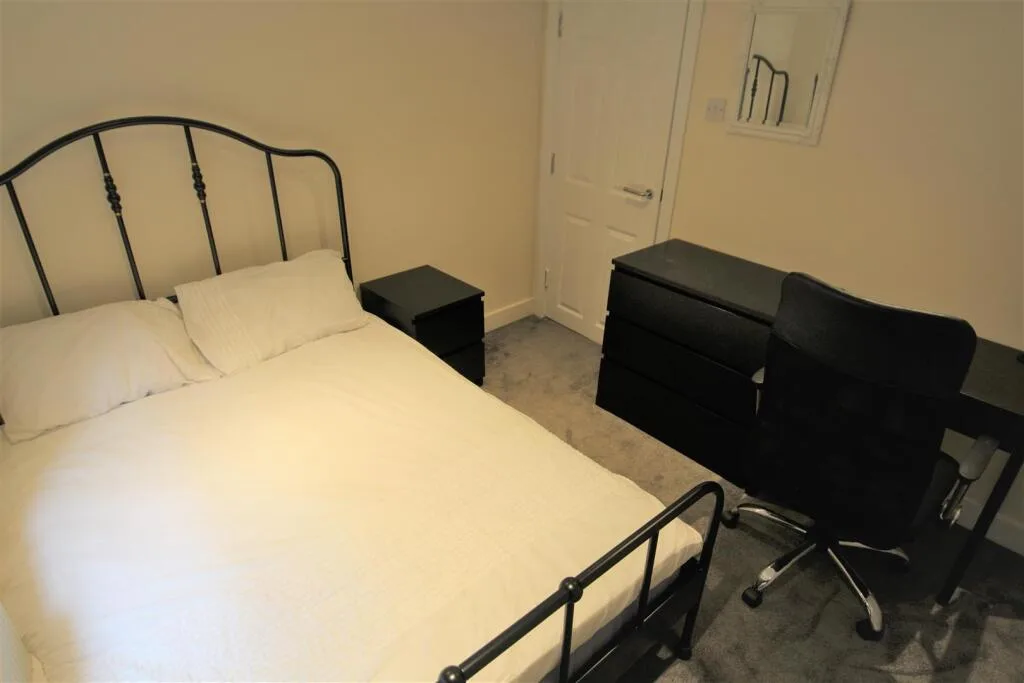 5 bedroom terraced house for rent