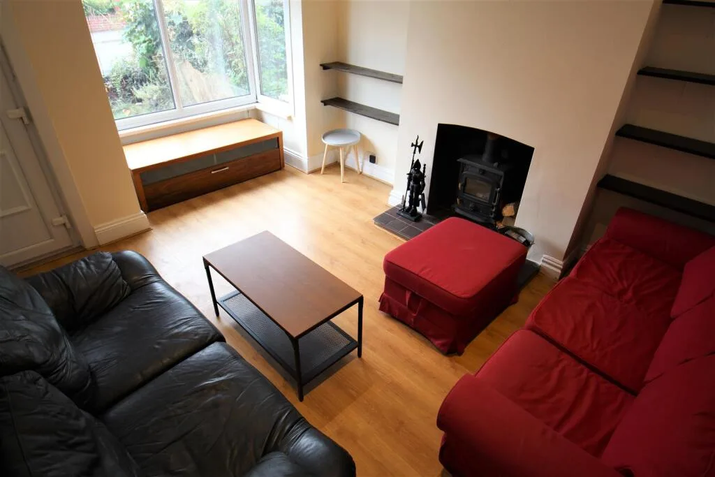 5 bedroom terraced house for rent