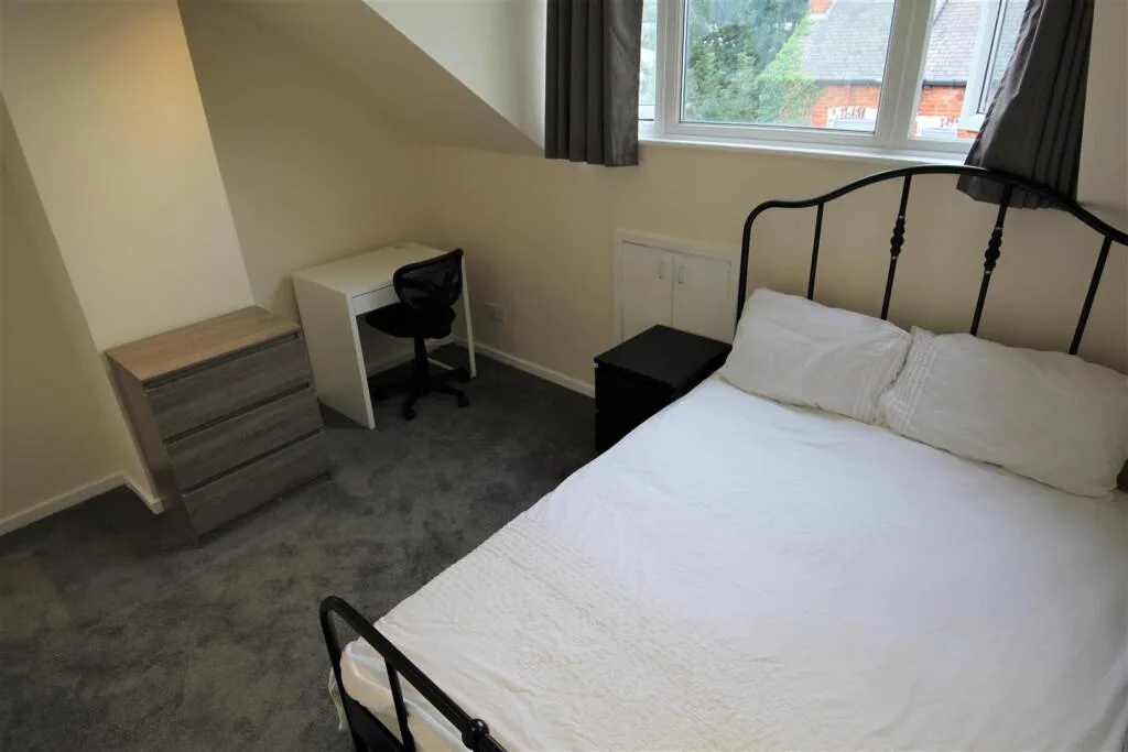 5 bedroom terraced house for rent