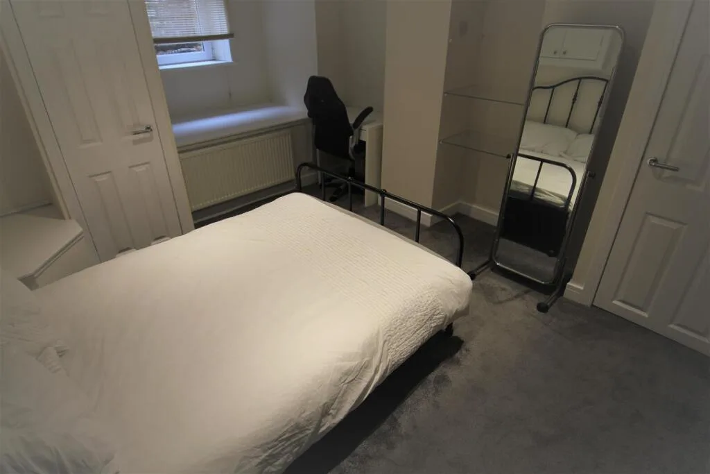 5 bedroom terraced house for rent