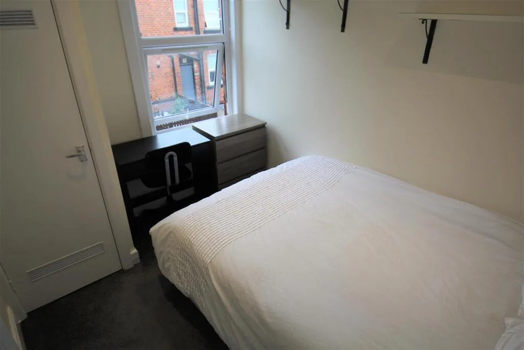 5 bedroom terraced house for rent
