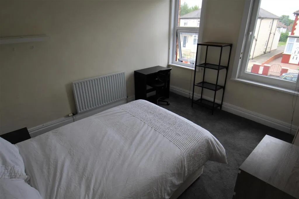 5 bedroom terraced house for rent