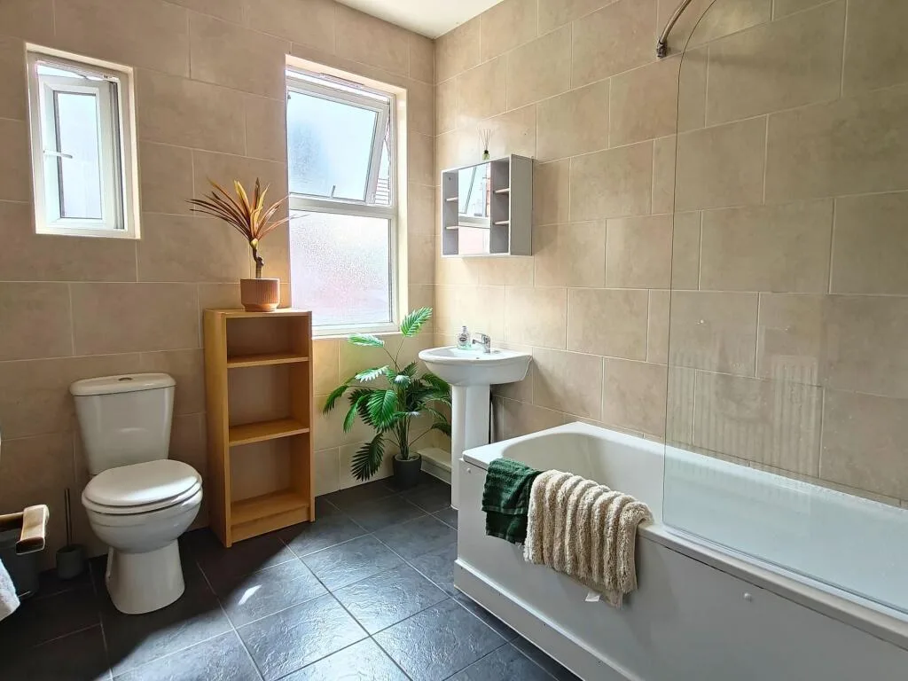 3 bedroom house share for rent