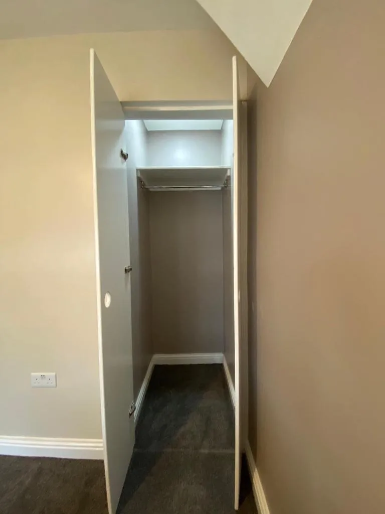 5 bedroom semi-detached house for rent