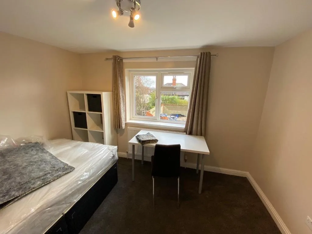 5 bedroom semi-detached house for rent