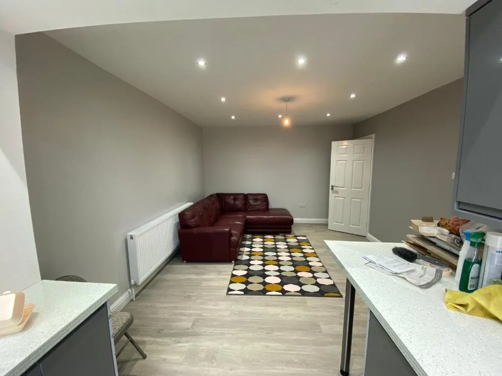 5 bedroom semi-detached house for rent