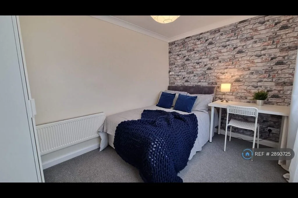 4 bedroom semi-detached house for rent