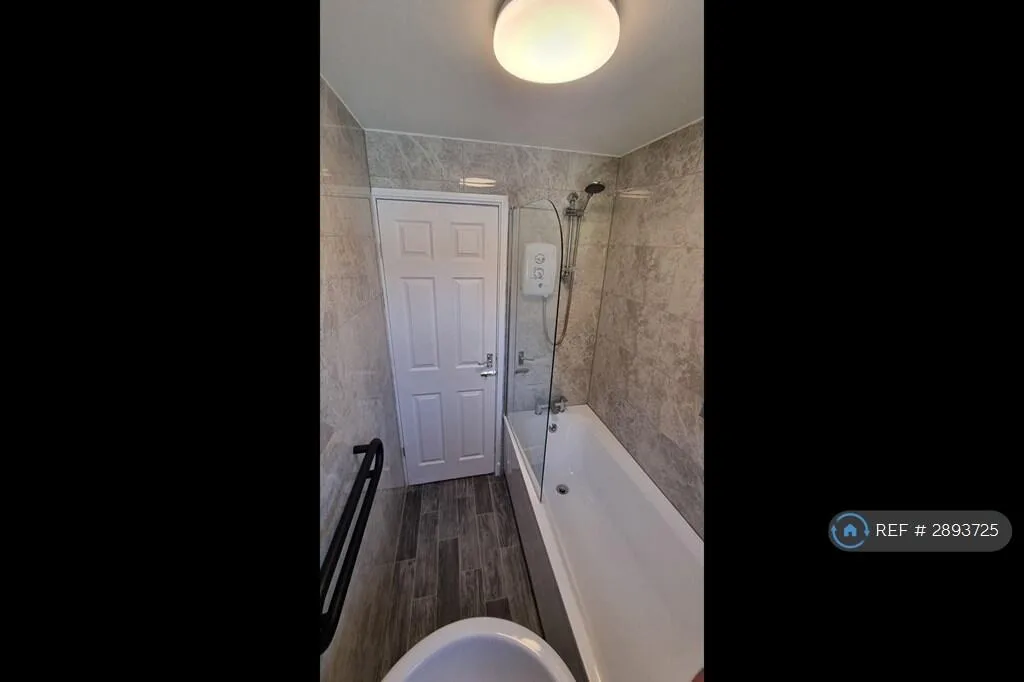 4 bedroom semi-detached house for rent