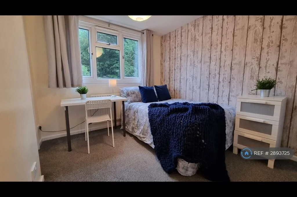 4 bedroom semi-detached house for rent