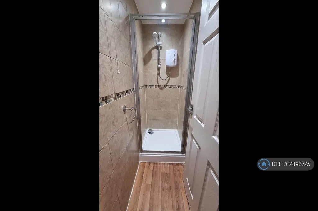 4 bedroom semi-detached house for rent