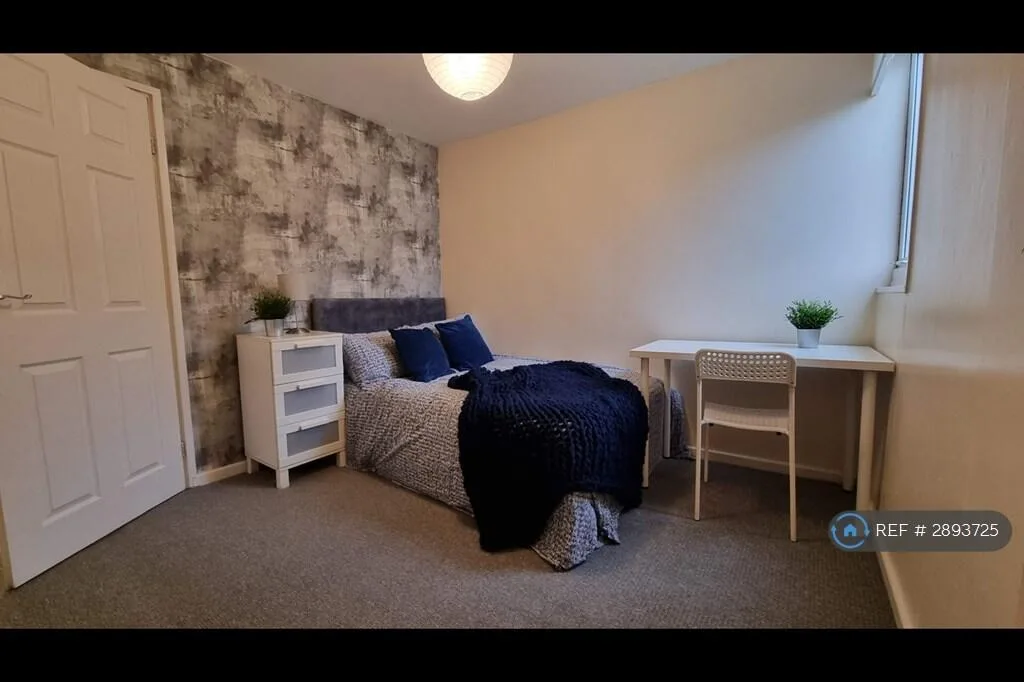 4 bedroom semi-detached house for rent