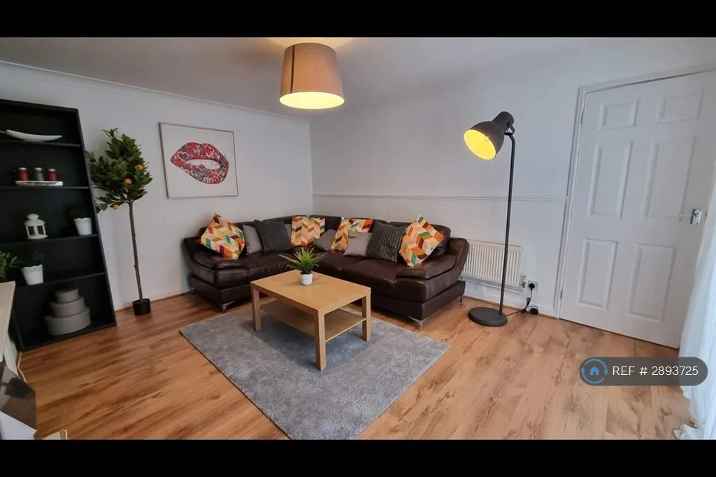 4 bedroom semi-detached house for rent