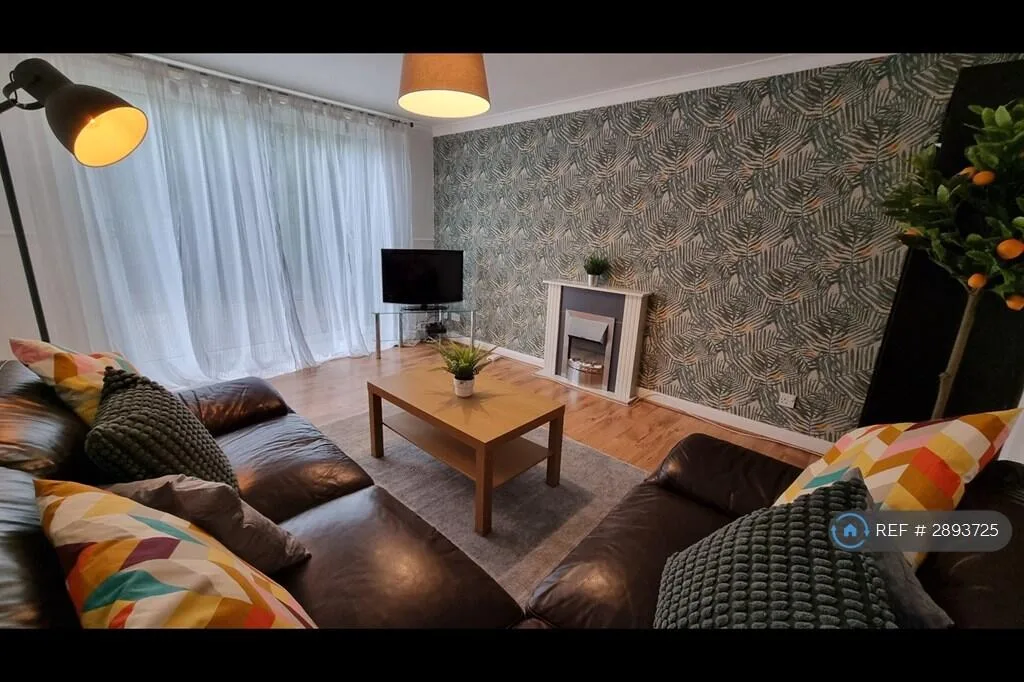 4 bedroom semi-detached house for rent