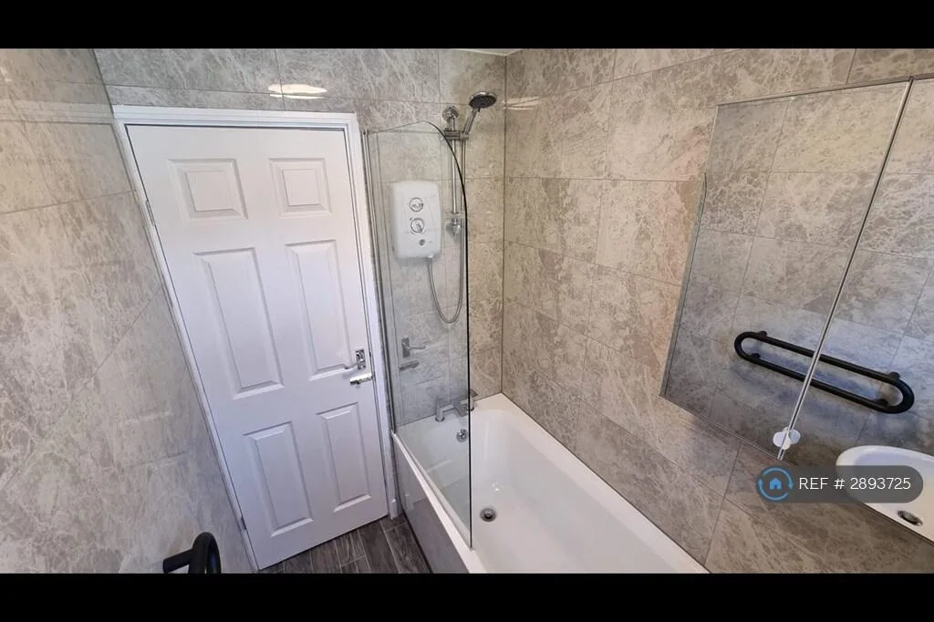 4 bedroom semi-detached house for rent