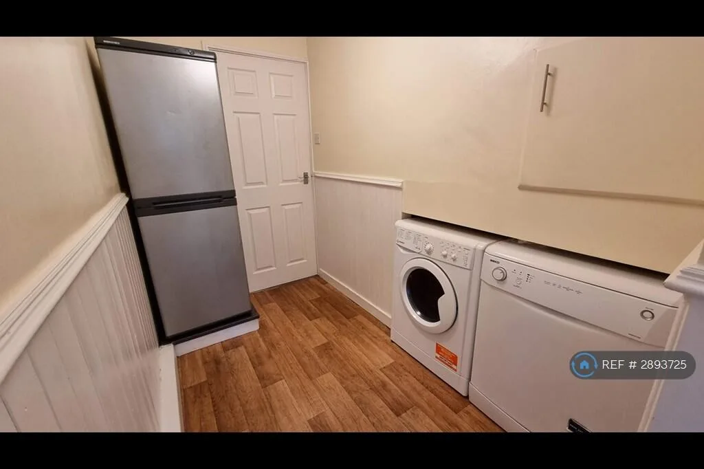 4 bedroom semi-detached house for rent