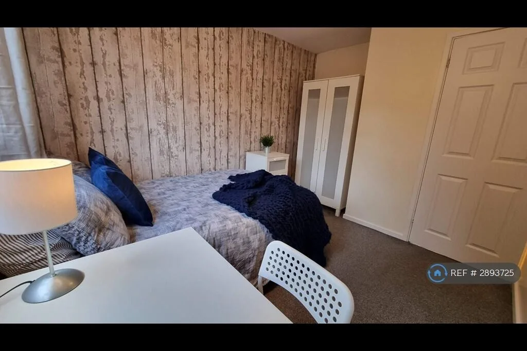 4 bedroom semi-detached house for rent