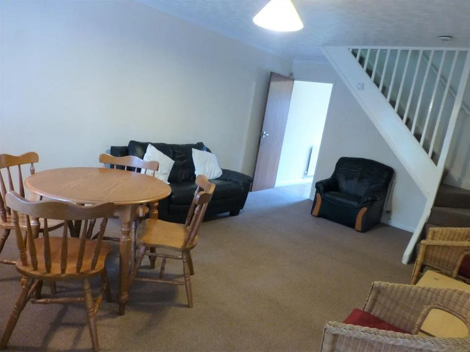2 bedroom house for rent
