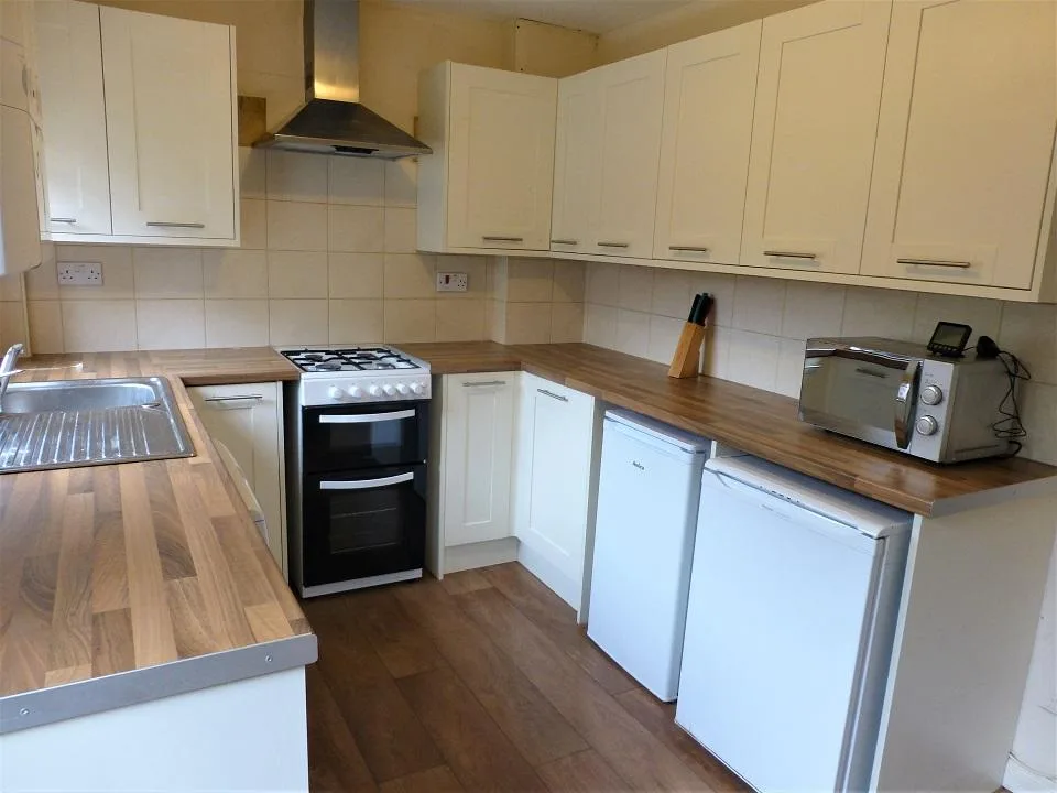 2 bedroom house for rent