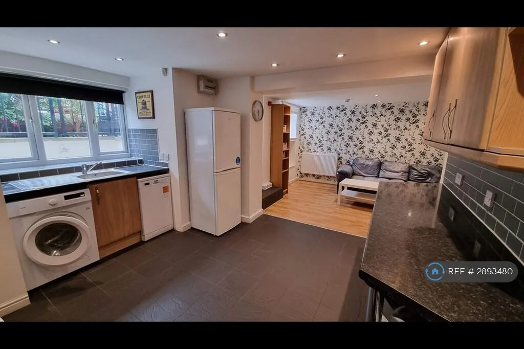 5 bedroom terraced house for rent
