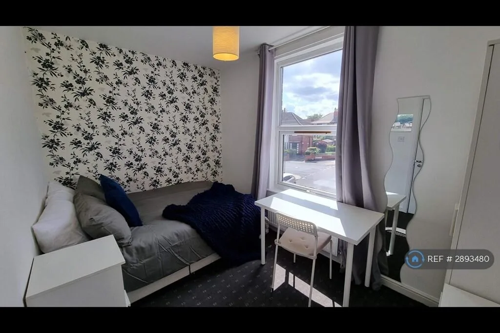 5 bedroom terraced house for rent