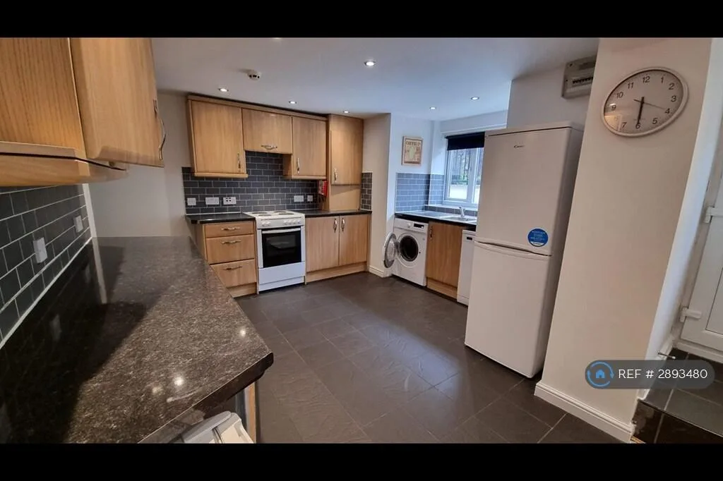5 bedroom terraced house for rent