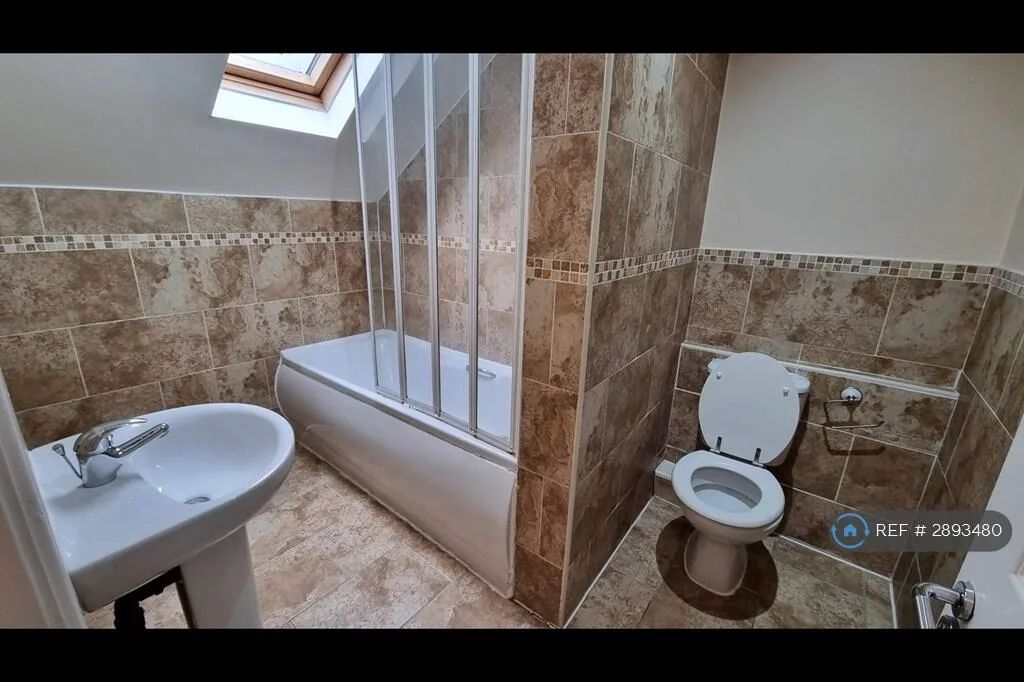 5 bedroom terraced house for rent