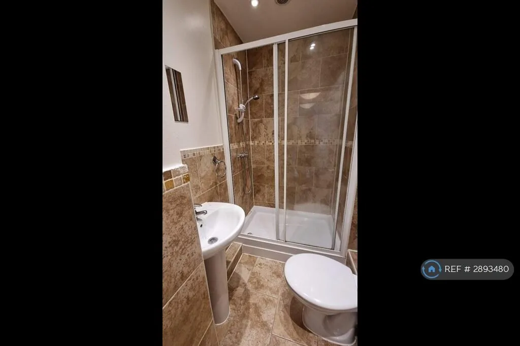 5 bedroom terraced house for rent