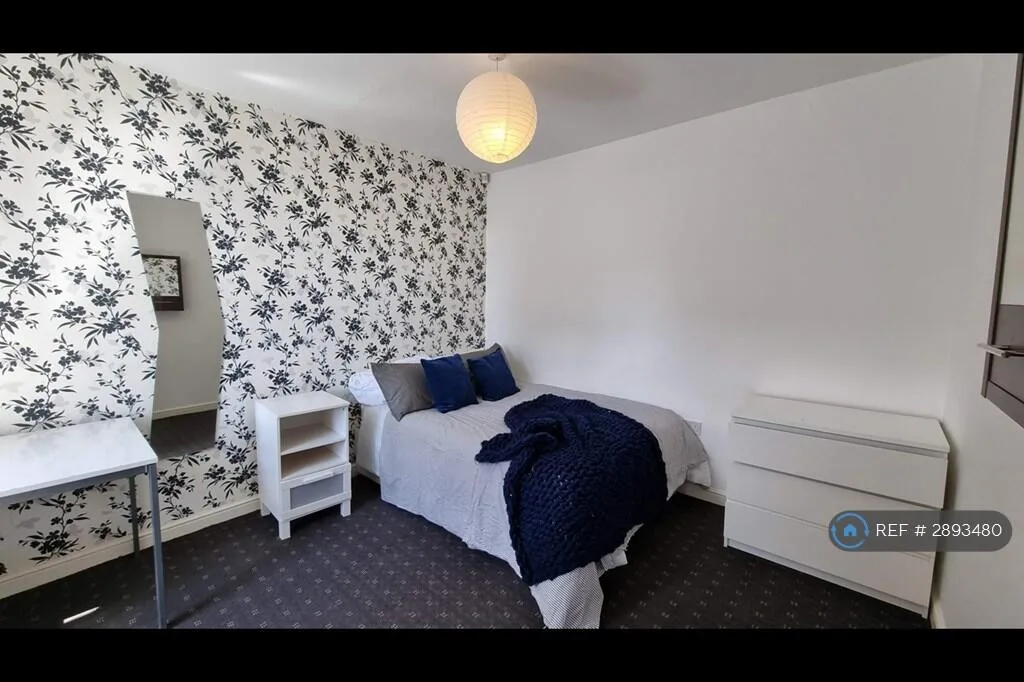 5 bedroom terraced house for rent