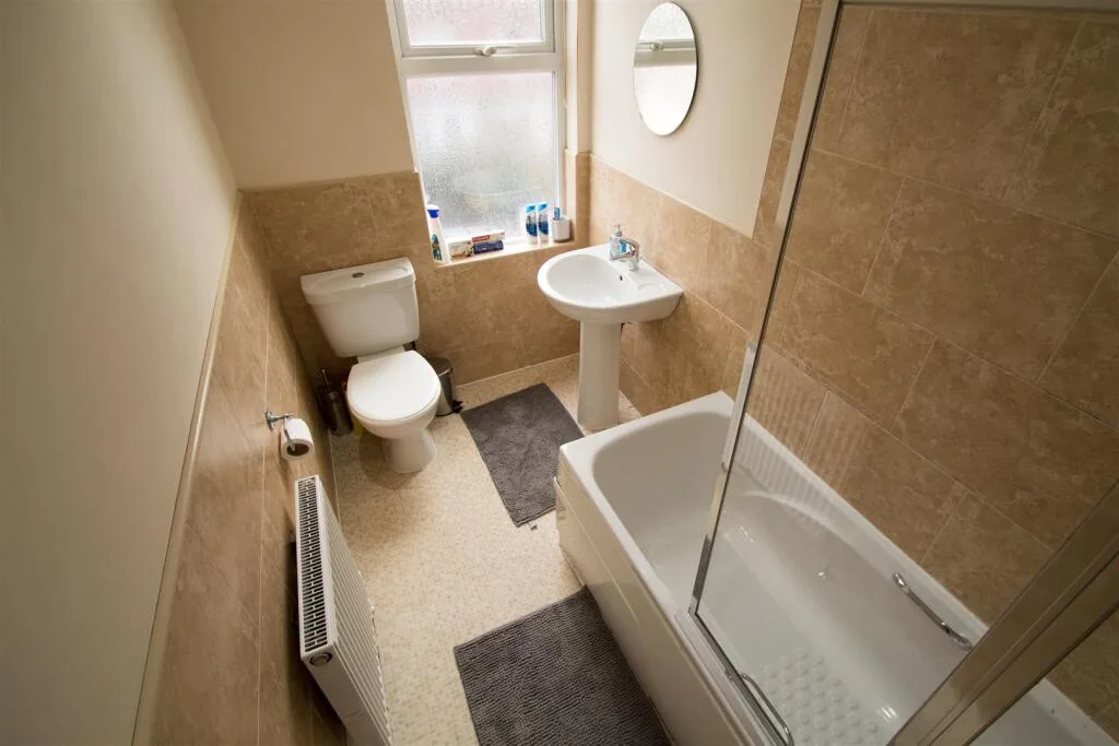 5 bedroom terraced house for rent