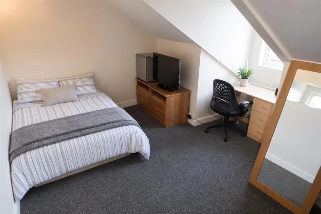 5 bedroom terraced house for rent