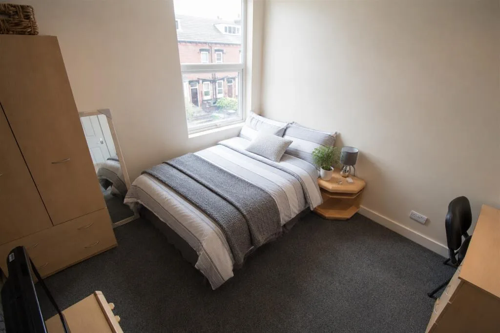 5 bedroom terraced house for rent