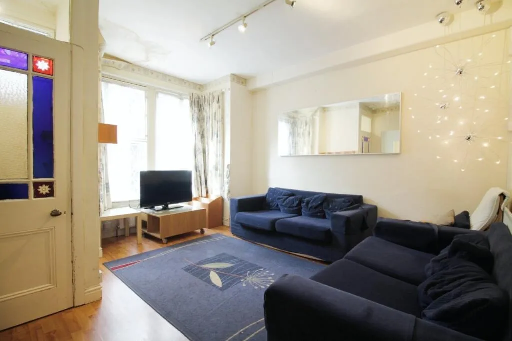 5 bedroom terraced house for rent
