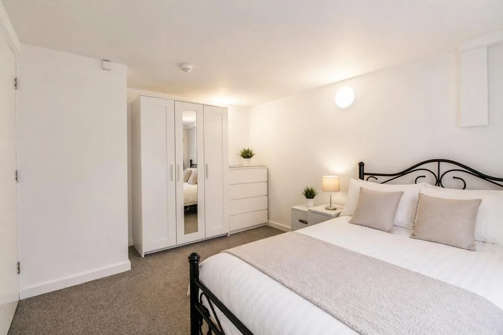 5 bedroom terraced house for rent