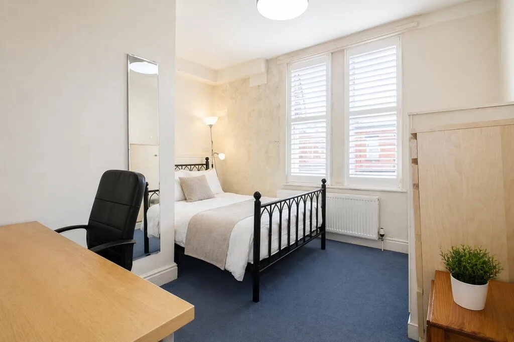 5 bedroom terraced house for rent